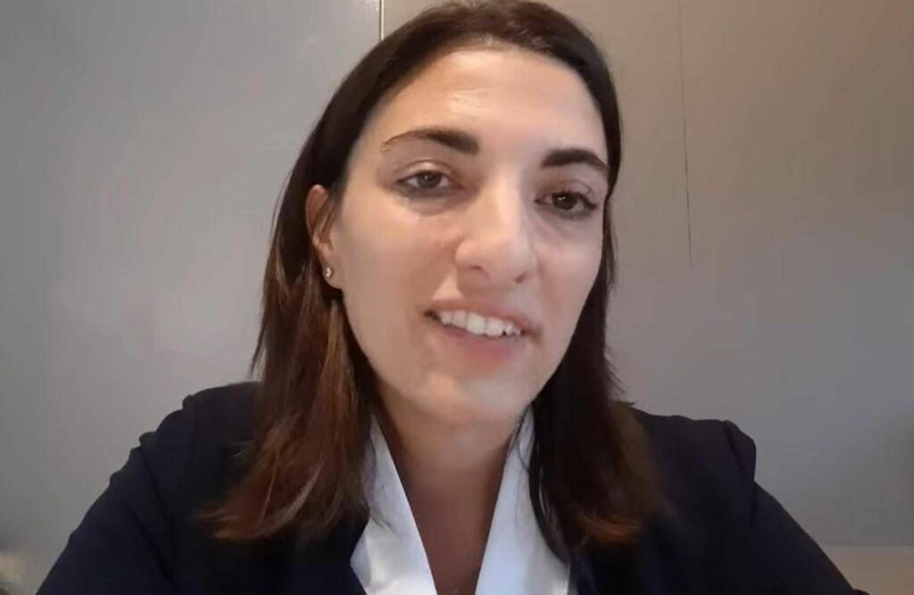 Lecco smascherata dopo insulti anonimi sui social si dimette lassessora paladina del cyberbullismo